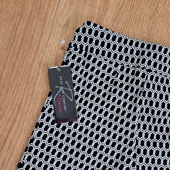 Rekucci Women's Ease into Comfort Capri with Button Detail  Size 4 NWT. - Picture 9 of 9